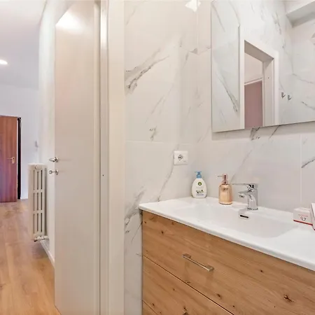 Gaia On Hill: 2br With Ac And Outdoor Space - Happy * Stresa