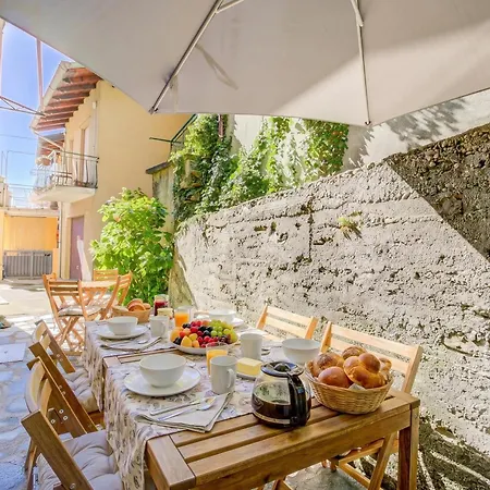 Gaia On Hill: 2br With Ac And Outdoor Space - Happy *