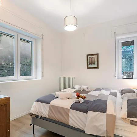 Gaia On Hill: 2br With Ac And Outdoor Space - Happy