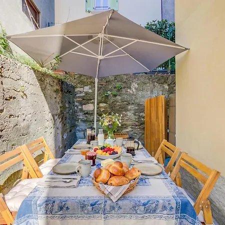 Daire Gaia On Hill: 2br With Ac And Outdoor Space - Happy