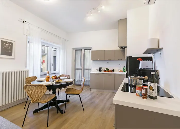 Gaia On Hill - Happy * Stresa